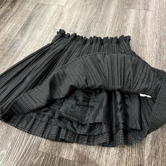 EUC Zara Pleated Houndstooth Mini Skirt Black Gray Ruffled Waist Size Small - Picture 12 of 16